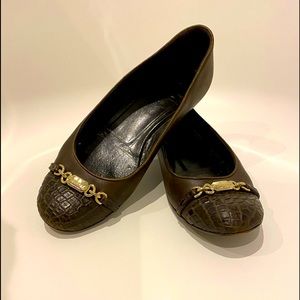 Gucci brown leather flats. Size 36